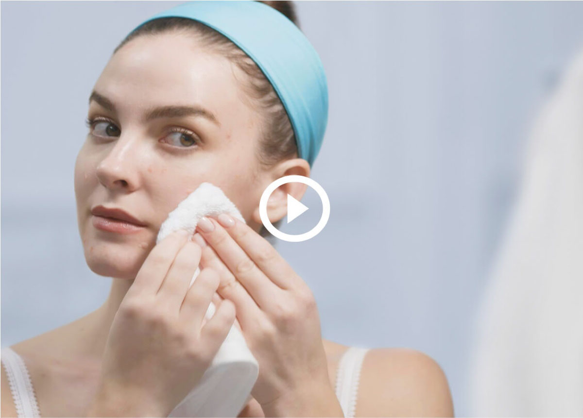 How to use AKLIEF® Cream video thumbnail of female cleaning her face with washcloth before applying AKLIEF® acne treatment