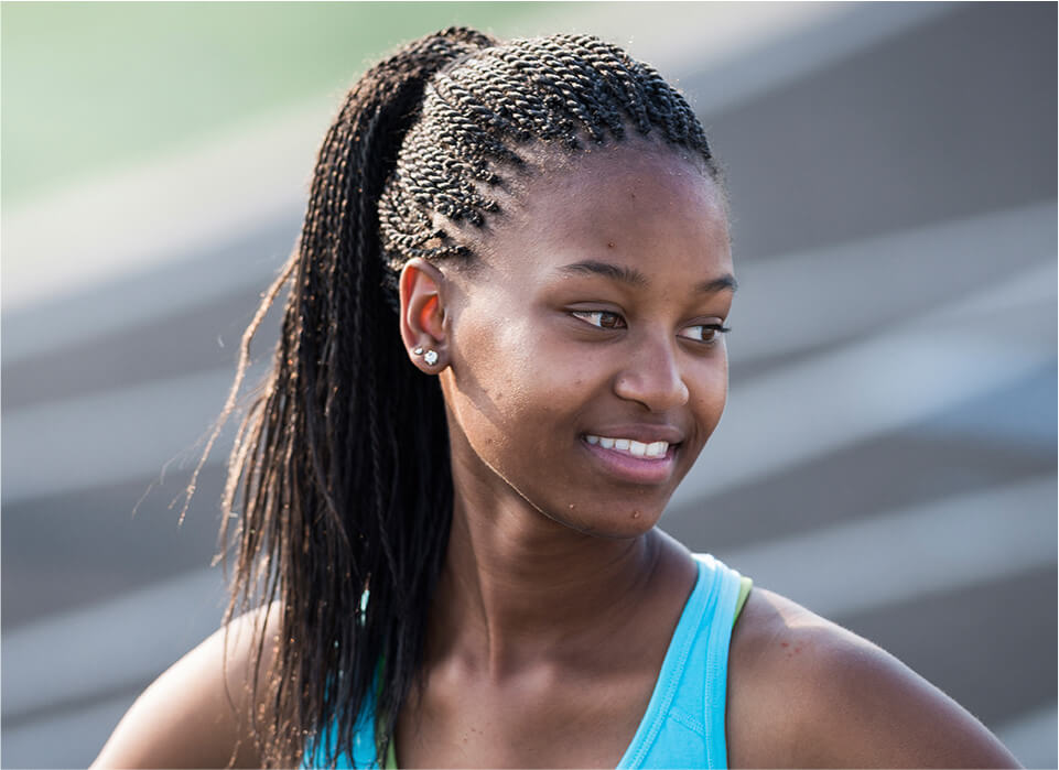 Teenage girl smiling & confident with clearer skin represents AKLIEF® Cream skincare for teens with acne: tip 1 - stay fresh